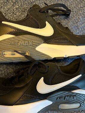 Nike Air Max Women's Athletic Shoes - Black & White